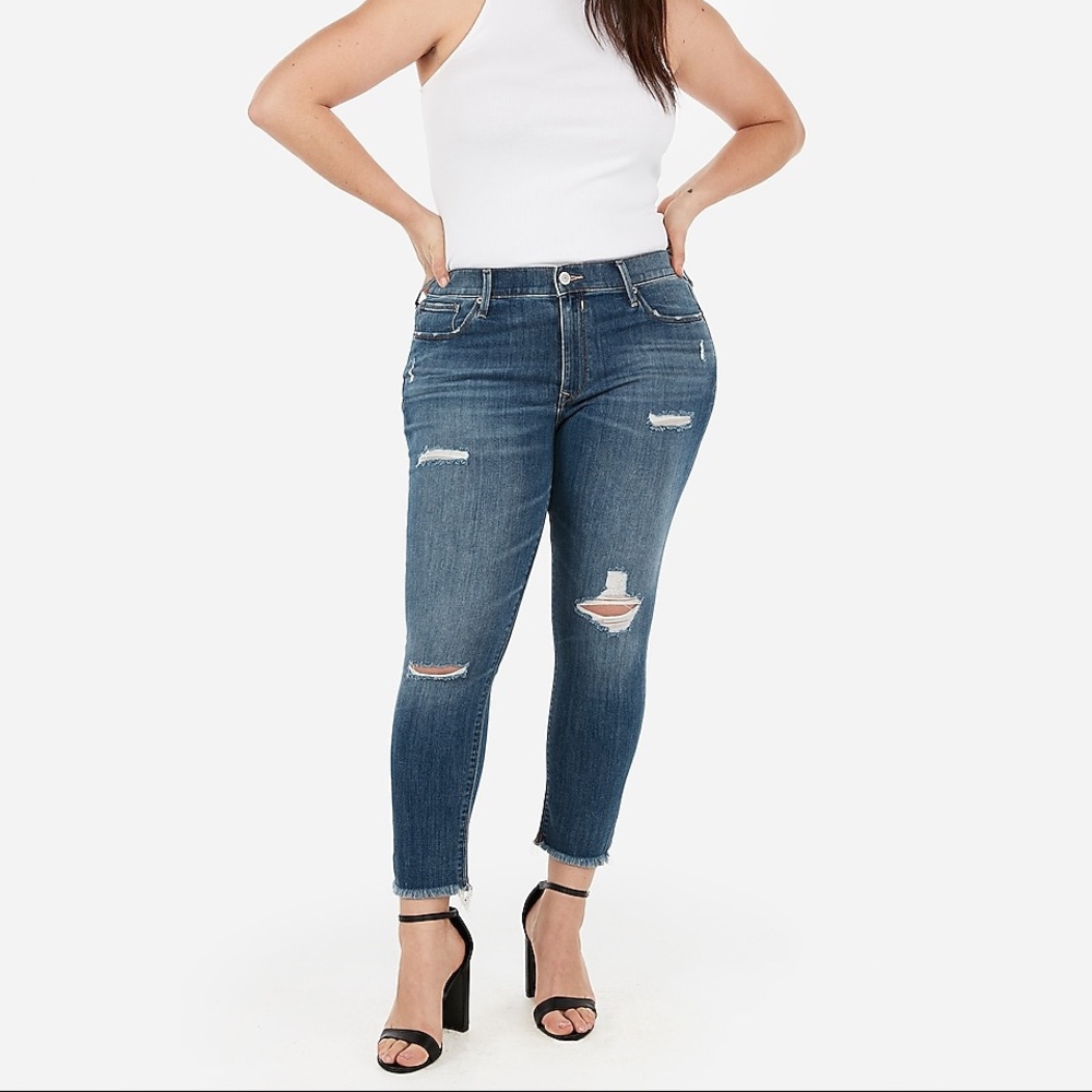 NWT EXPRESS MID RISE RIPPED RAW HEM CROPPED JEANS